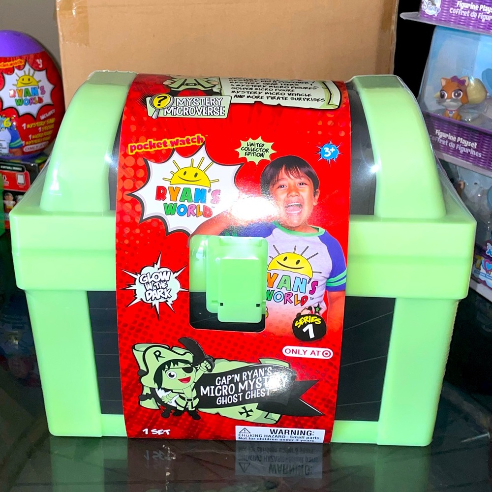 Ryan's World Micro Glow in the Dark Treasure Chest